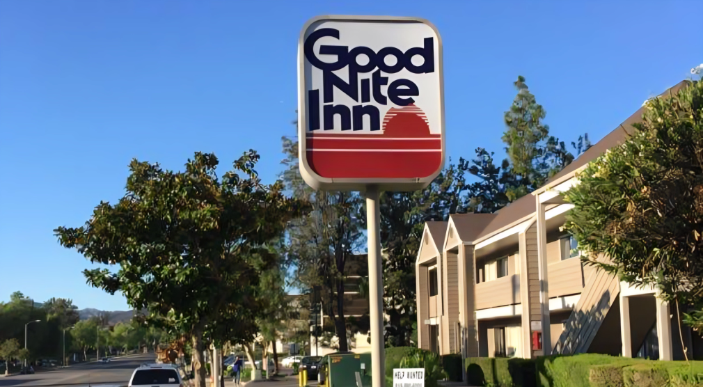 Good Nite Inn sign with building background.